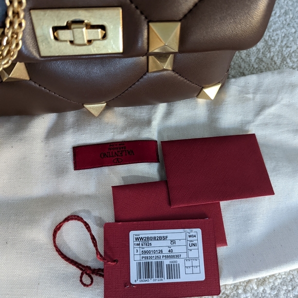 Authentic VALENTINO ROMAN STUD BAG MEDIUM - Picture 7 of 16